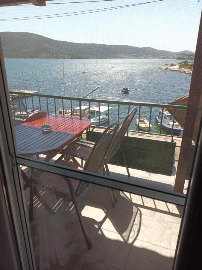Sea View Apartment Sunrise Poljica & Blue Lagoon Rent A Boat Eksteriør billede